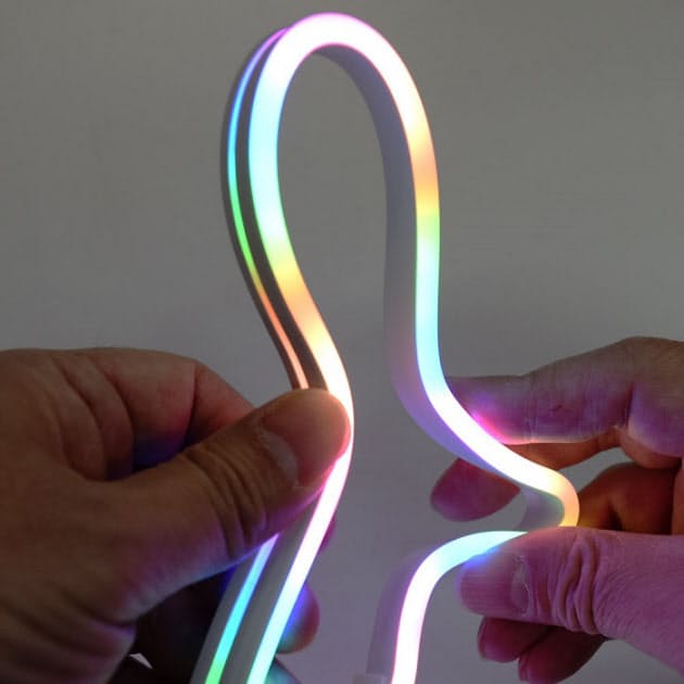 日本トラストテクノロジー、自由自在に曲がって鮮やかに発光するネオン風LEDライト「USBネオンチューブライト」を発売開始