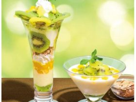 銀座コージーコーナー、2種のキウイを使ったスイーツ2種と夏野菜をのせたカレー2種