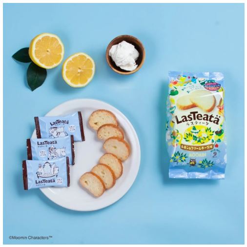 おやつカンパニー、「ムーミン」コラボパッケージの「ラスティータ（レモン&クリームチーズ味）」を発売