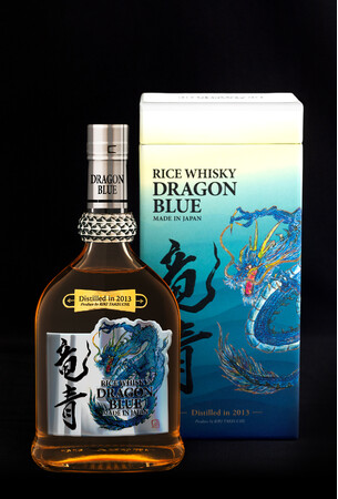 久米仙酒造、ライスウイスキー「DRAGON BLUE」を発売