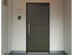 YKK AP、共同住宅の戸別改修用玄関ドアリフォーム商品「ドアリモ マンションドア」「ドアリモ アパートドア」を発売