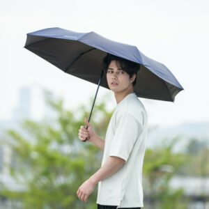 デサントジャパン、全天候対応・回転式折りたたみ傘「エアロストリームアンブレラ2」を発売