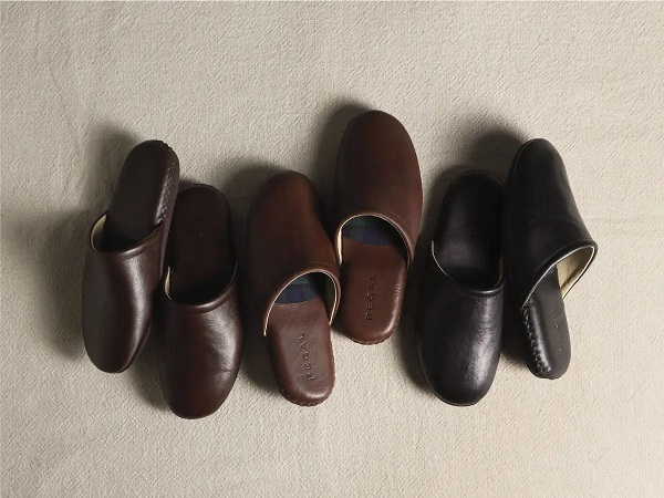REGAL、靴に使われる革を有効利用し作られたこだわりのルームシューズを発売