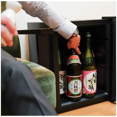 サンコー、「一升瓶を縦置きできる日本酒冷蔵庫『俺の酒蔵』」を発売