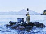 ロッテ、笹の川酒造とコラボレーションした「YOIYO〈安積蒸溜所〉オリジナルウイスキー安積」を公式オンラインモールで発売