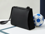 マザーハウス、日本ブラインドサッカー協会と共同開発した軽やかな素材で機能的なA4ショルダーバッグを発売