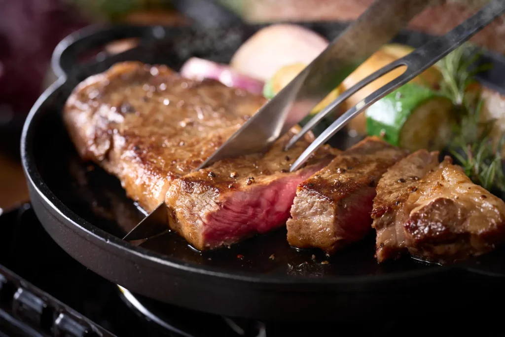 岩谷産業、カセットこんろの上で分厚いステーキ肉が美味しく調理できる鉄鋳物製プレート「ステーキ鉄板プレート」を発売
