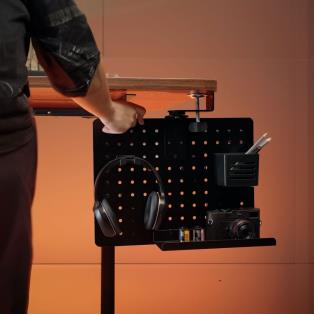 サンコー、クランプ式回転スチール有孔ボード「デスクパネル360」を発売