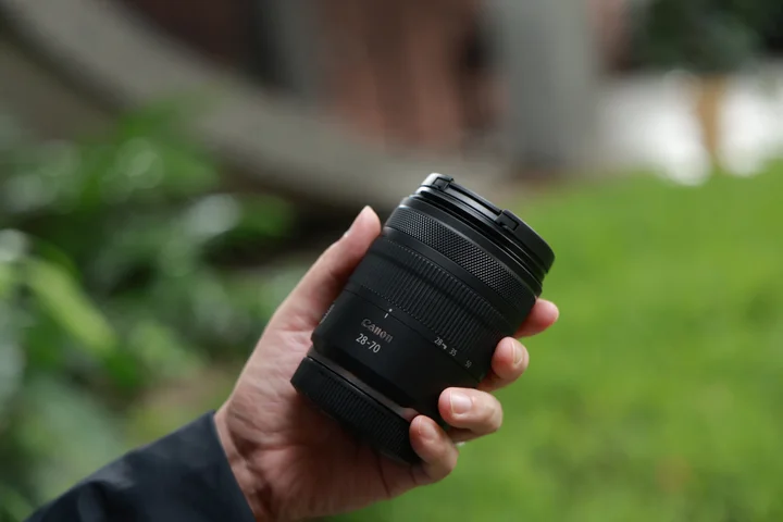 キヤノン、本格的な撮影を身近にする標準ズームレンズ“RF28-70mm F2.8 IS STM”を発売