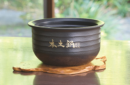 タイガー魔法瓶、土鍋炊飯器シリーズの最上位モデル「土鍋ご泡火炊き JRX-S100/S060」を発売