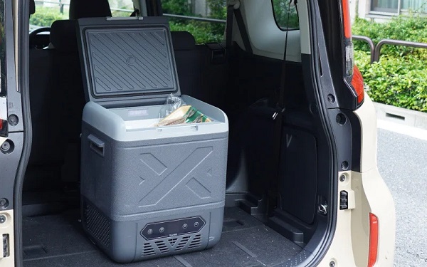 サンコー、「キャスター付き車載用冷凍冷蔵庫18L」を発売