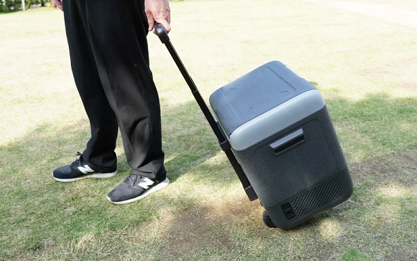 サンコー、「キャスター付き車載用冷凍冷蔵庫18L」を発売