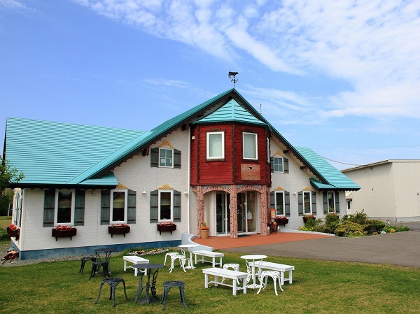 JALUX、「トカチカラ」よりギンビスと共同開発した「トカチカラ 十勝ワッフルサンド クリームチーズ風味」を発売