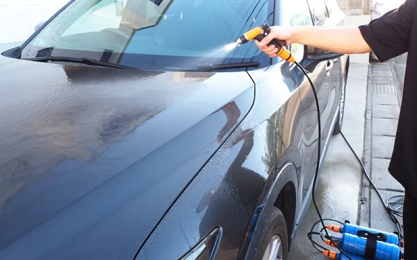 サンコー、「水道に取り付けるだけで純水になる純水器『水シミZERO』」を発売