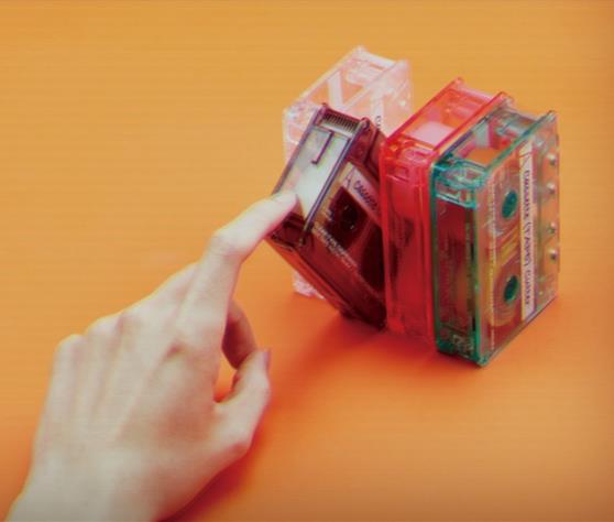 サンスター文具、懐かしのカセットテープ風デザインで「昭和レトロ」を感じる「カセットテープカッター」全4色を発売