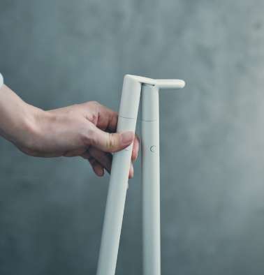 マーナ、「スタンドほうきちりとり」を発売