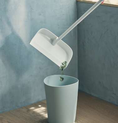 マーナ、「スタンドほうきちりとり」を発売