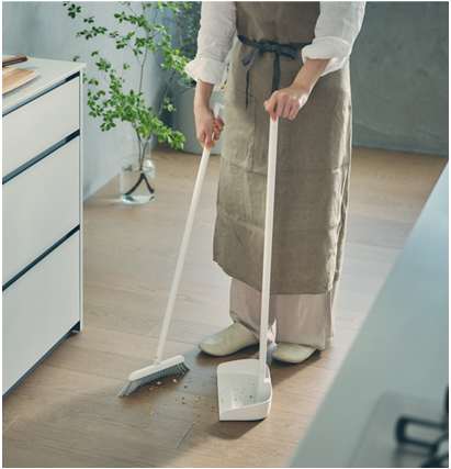 マーナ、「スタンドほうきちりとり」を発売