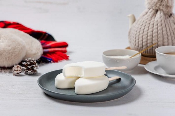 明治、冬限定の「明治ブルガリア フローズンヨーグルトデザート 冬の濃いめ」を発売