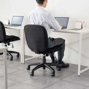 サンワサプライ、デスクワークの疲れを軽減する肉厚クッションチェア「150-SNC138BK/GY/NV」を発売