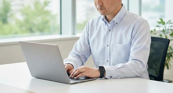 青山商事、着心地の良さとメンテナンスのしやすさを両立した「TEXBRIDシャツ」を発売