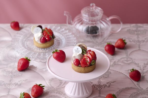 シェラトン・グランデ・トーキョーベイ・ホテル、「トスティーナ」で「いちご×紅茶 スイーツ&ベーカリー」を期間限定開催