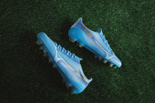 ミズノ、フットボールシューズ「MIZUNO α III」シリーズを発売