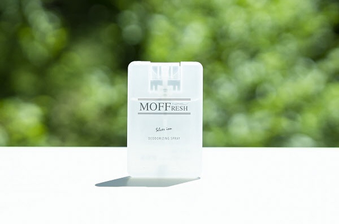 アシックス商事、高い消臭機能を持つ繊維「MOFF」を応用した携帯タイプの消臭スプレー「MOFFRESH」