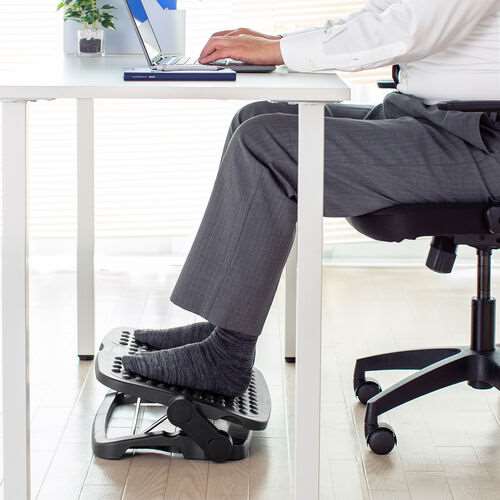 サンワサプライ、「サンワダイレクト」で3段階の高さ調整が可能でデスクワーク時の脚の疲れを軽減するフットレストを発売