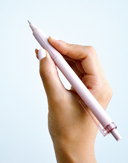 トンボ鉛筆、「モノグラフライトボールペン」にスモーキーカラー8色を追加発売