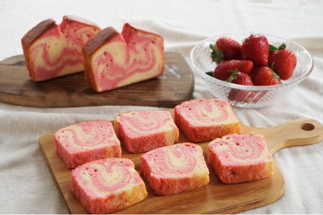 香月堂、「苺ミルクのパウンドケーキ」「苺ミルクパウンド」を発売