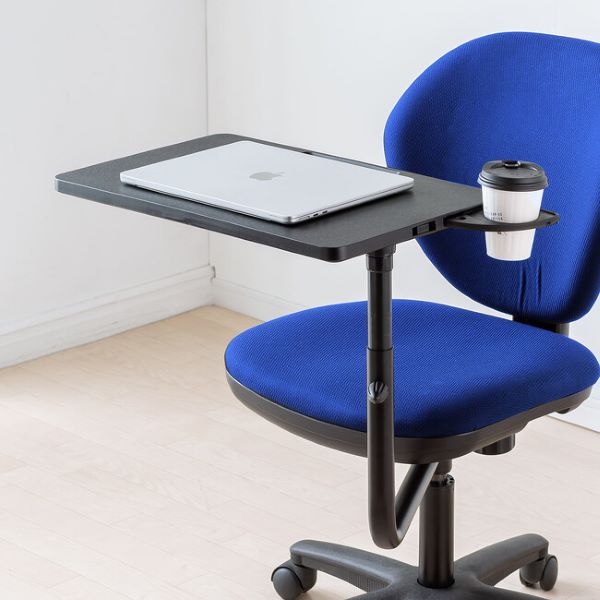 サンワサプライ、オフィスチェアに取り付けできるサイドテーブルを発売