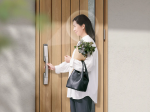 LIXIL、認証部とハンドルが一体型の「顔認証システム」を搭載した戸建て用玄関ドア「ジエスタ2」の新モデルを発売