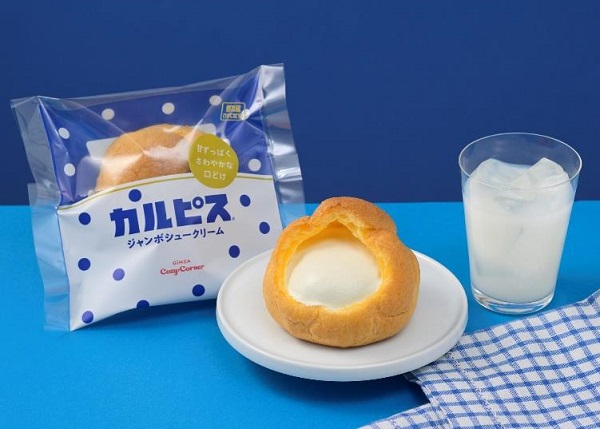 銀座コージーコーナーとアサヒ飲料、共同開発した「ジャンボシュークリーム カルピス」を生ケーキ取扱店で期間限定販売