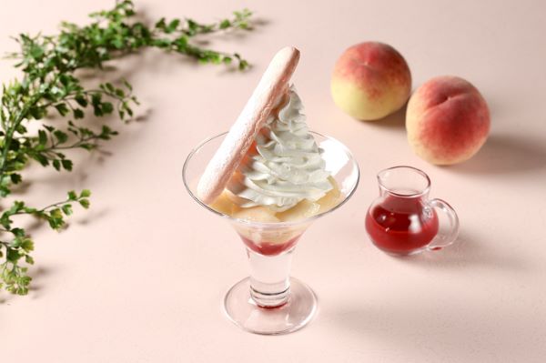 グランドハイアット東京、酷暑に涼を届ける「桃とヨーグルトソフトのパルフェ」を期間限定提供