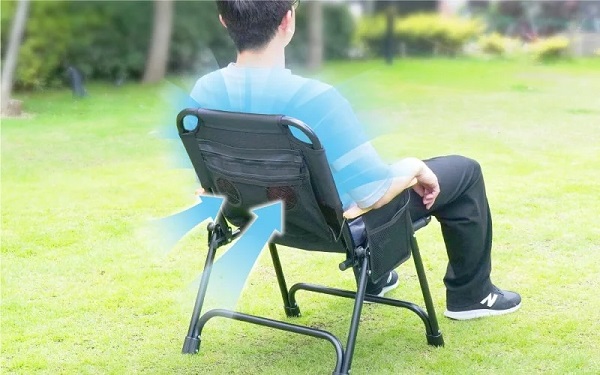 サンコー、背もたれから風が吹くアウトドアローチェア「ツインファンで蒸れずに快適『セナクール アウトドアチェア』」を発売