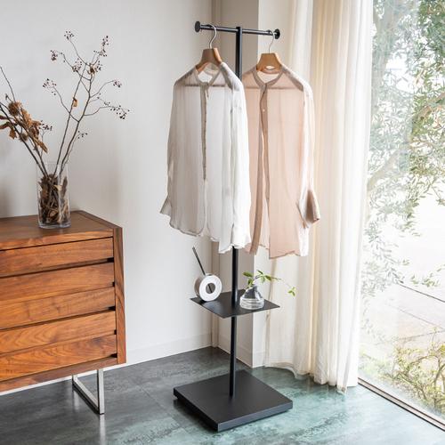 dinos、長岡造形大との産学連携プロジェクトで誕生した「サイドテーブル付きポールハンガー」を発売