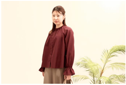 青山商事、秋色シアー素材のブラウスを発売