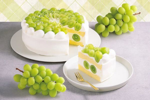 東和フードサービス、「椿屋珈琲」と「ダッキーダック」で「シャインマスカットのショートケーキ」を販売