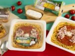 ファミリーマート、イタリアンの名店「ラ・ビスボッチャ」監修の「完熟トマトとベーコンのパスタ」など3種類を発売