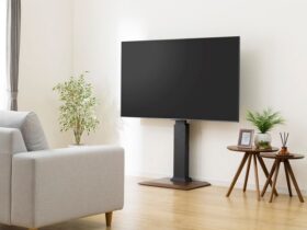 エディオン、ニトリとの共同開発商品「セッティングフリーTVスタンド」を発売