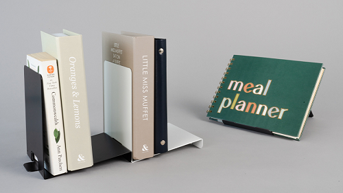 カール事務器、すっきり魅せる2WAYブックエンド「ブックチルト」を発売