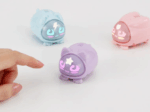 タカラトミー、手のひらサイズのペットロボット「マイクロペット」を発売