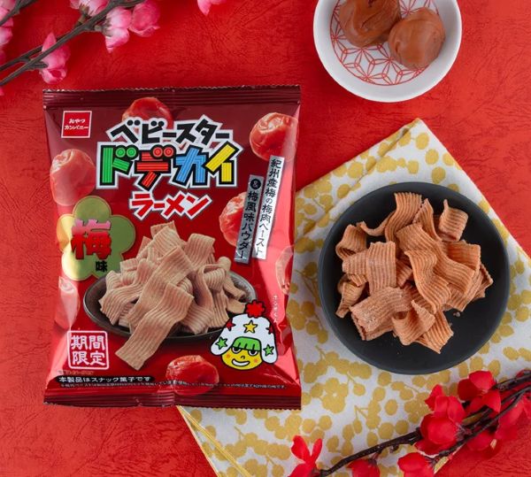 おやつカンパニー、「ベビースタードデカイラーメン（梅味）」を期間限定発売