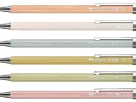 トンボ鉛筆、天然木「インセンスシダー」をボディ全体に採用した「シャープペンシル 木物語」を発売